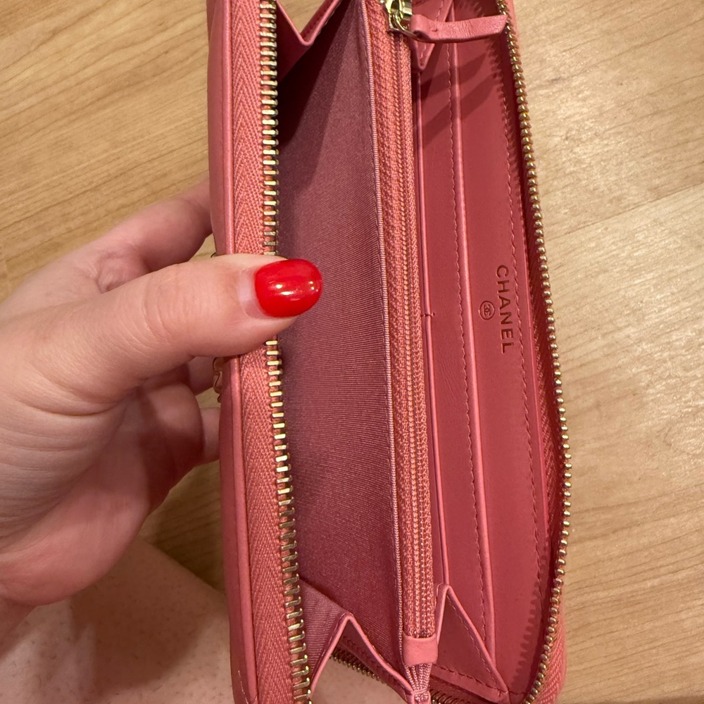 CHANEL 19 Pink Quilted Zip Around Wallet with Gold Logo- authentic! Like new! - Picture 7 of 11
